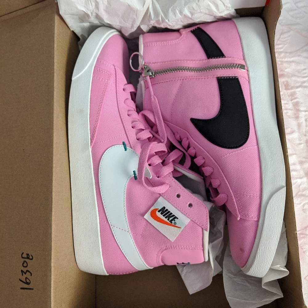 Nike Women's Blazer Rebel